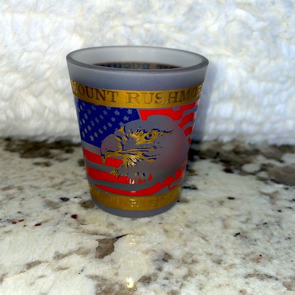 Vintage Mount Rushmore Shot Glass. - Picture 1 of 3